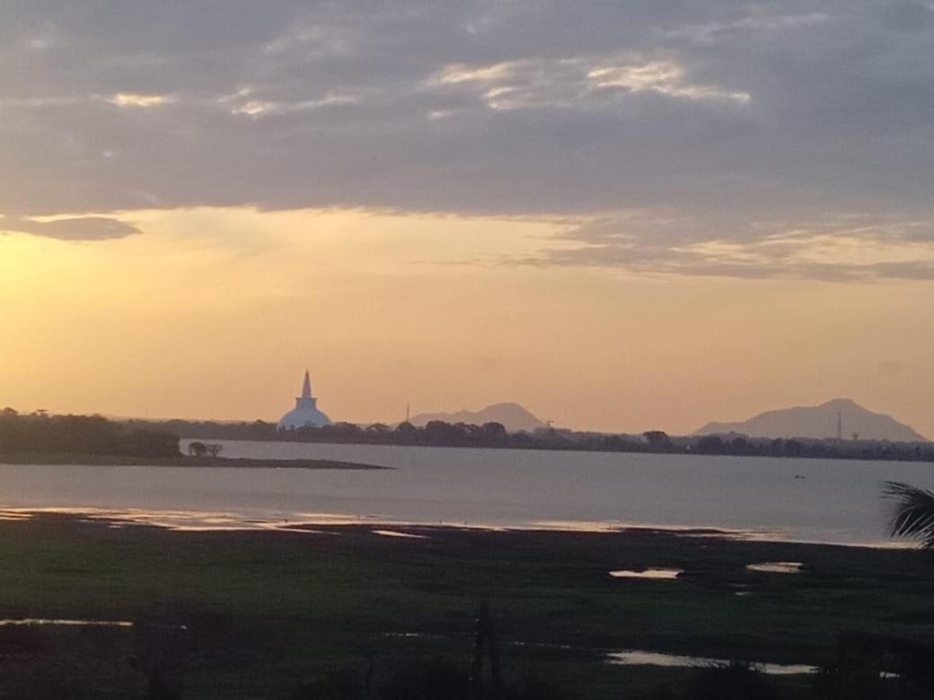 Lake Edge Resort Anuradhapura Eksteriør billede