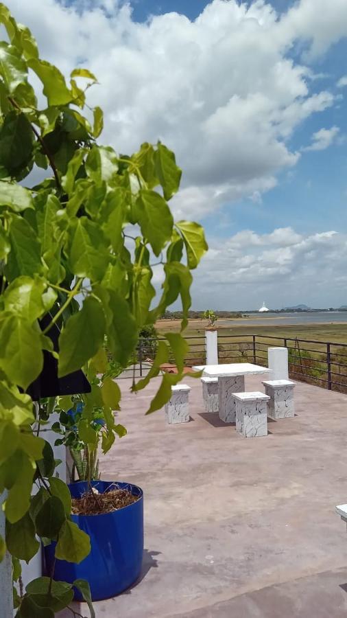 Lake Edge Resort Anuradhapura Eksteriør billede