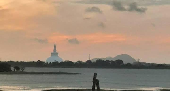 Lake Edge Resort Anuradhapura Eksteriør billede