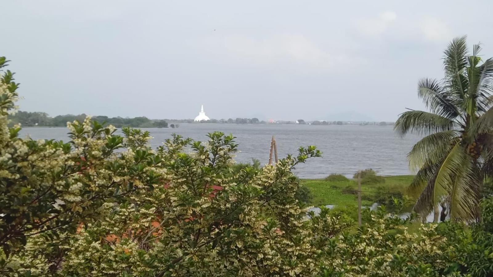 Lake Edge Resort Anuradhapura Eksteriør billede