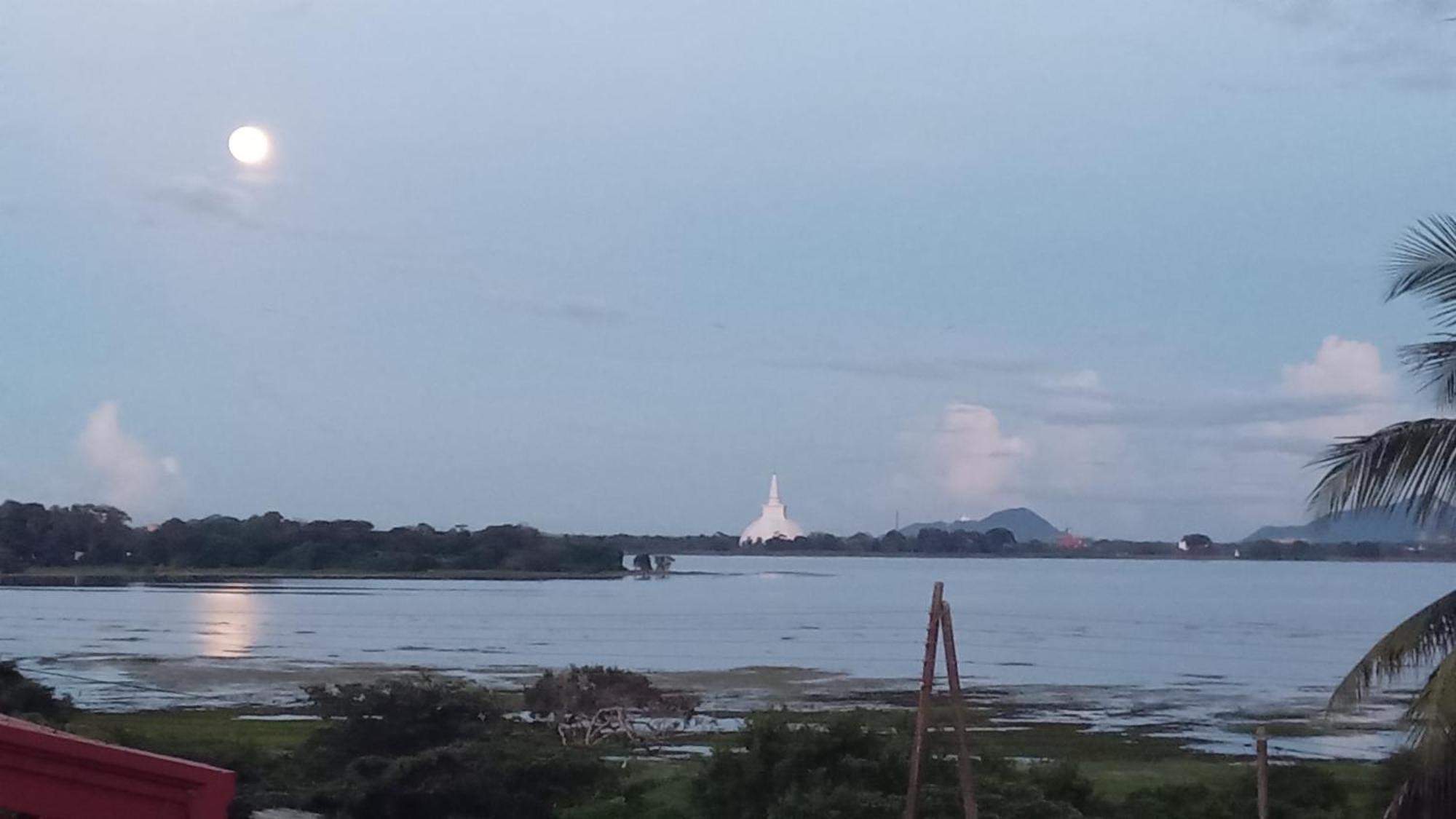 Lake Edge Resort Anuradhapura Eksteriør billede