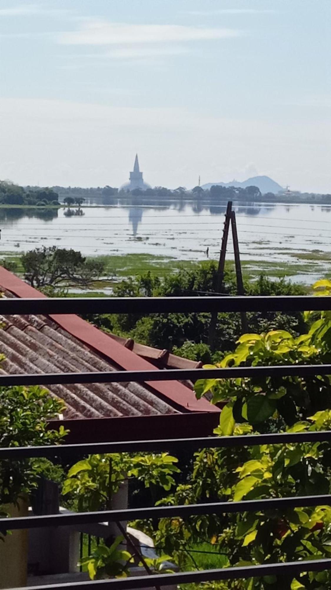Lake Edge Resort Anuradhapura Eksteriør billede